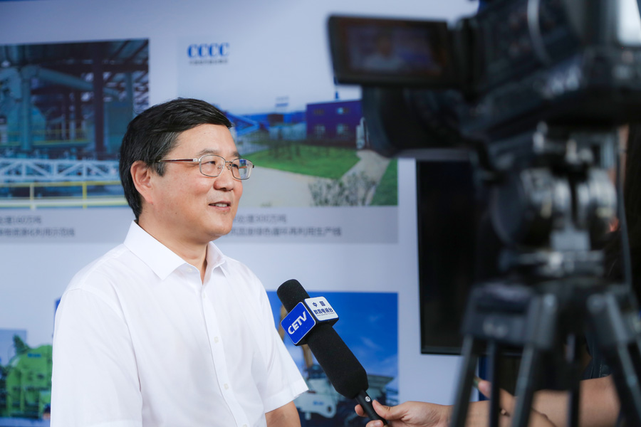 山美股份董事長楊安民接受中國教育電視臺采訪，談建筑垃圾資源化處理