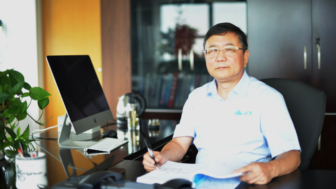 楊安民從業(yè)卅五周年系列報(bào)道--“三十五年磨一劍，山更美，業(yè)更精”專訪