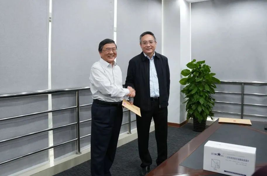 奉賢區(qū)人大常委會(huì)黨組書記、主任張培榮一行蒞臨上海山美股份開展“優(yōu)環(huán)境、穩(wěn)經(jīng)濟(jì)”大走訪大調(diào)研